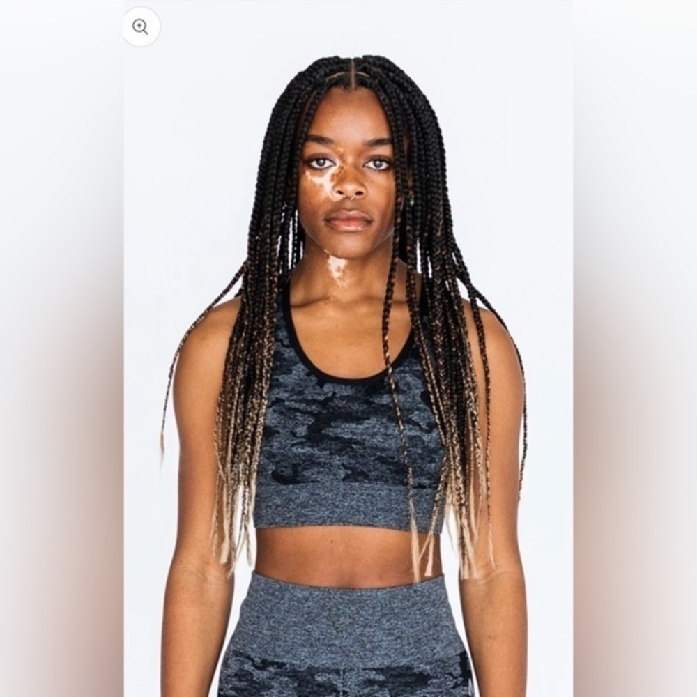 NWT ACTA Seamless Camo Sports Bra Black and Grey Size Small